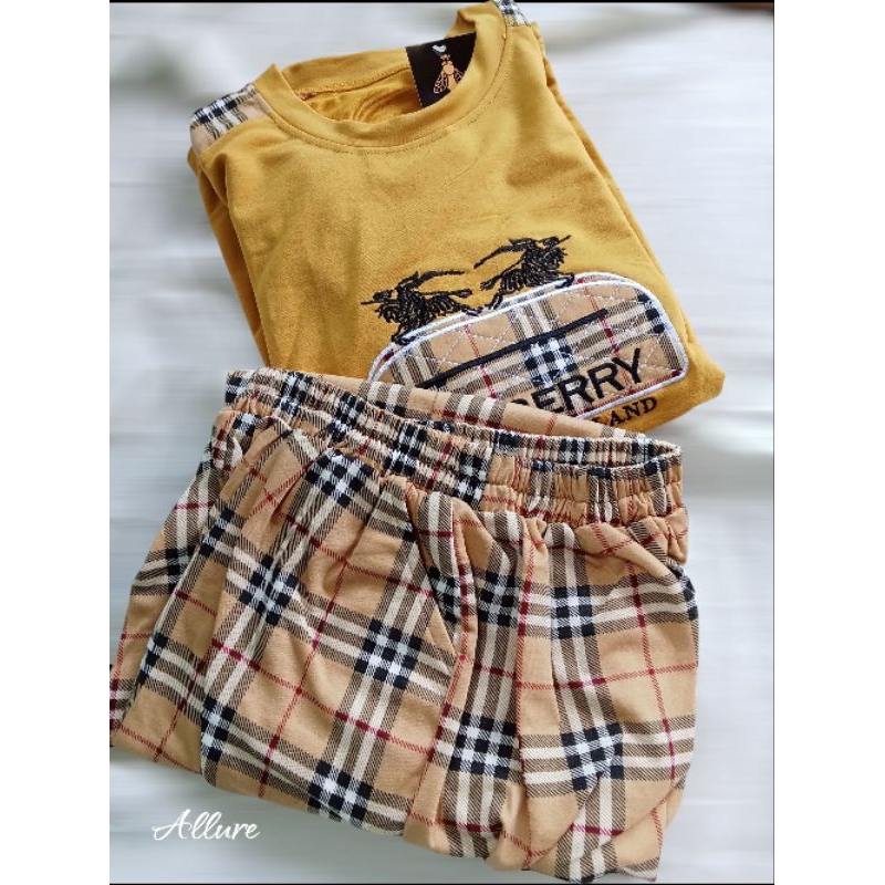 Setelan wanita kaos celana denim