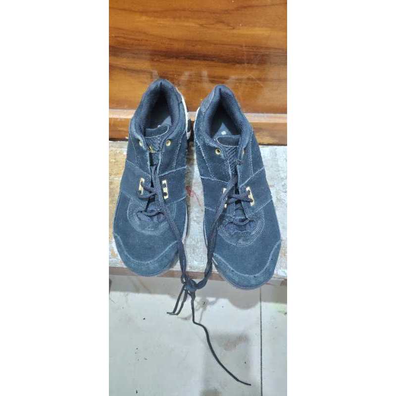Sepatu Dewasa Adidas Regulate Suede Black