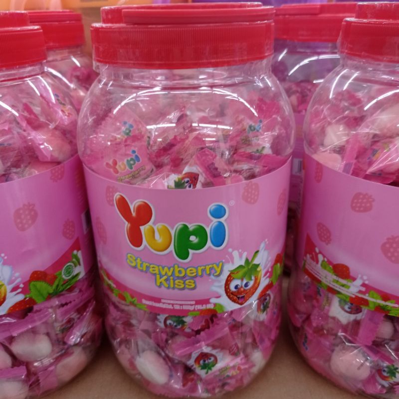 

Yupi Candy Gummy Kiss Strawberry Toples 300g