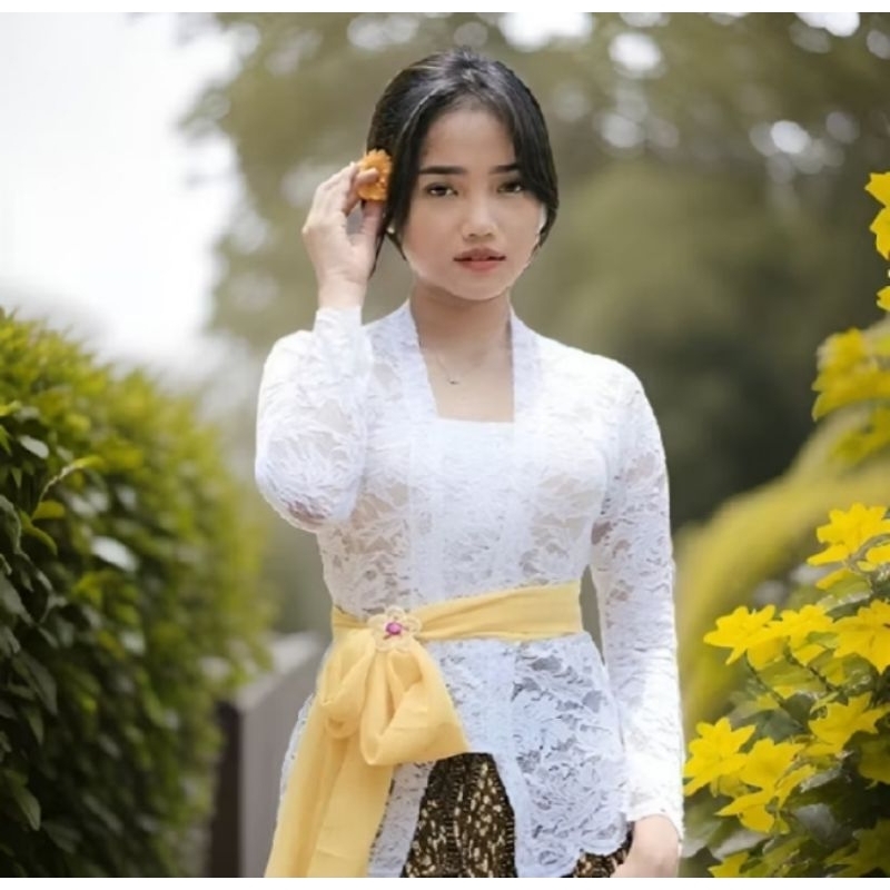 Kebaya Bali bahan Brukat ( melar )