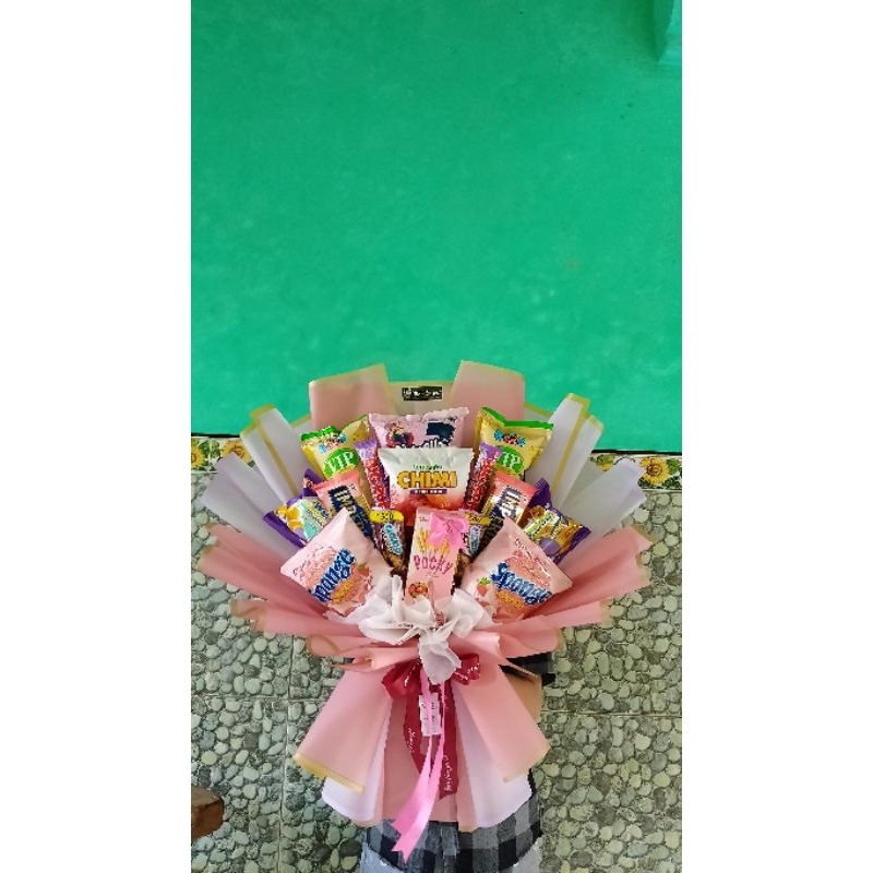

Buket Snack/buket jajan/buket wisuda/buket valentine/buket ulang tahun/buket anniversary/buket murah by MYL'A BOUQUET