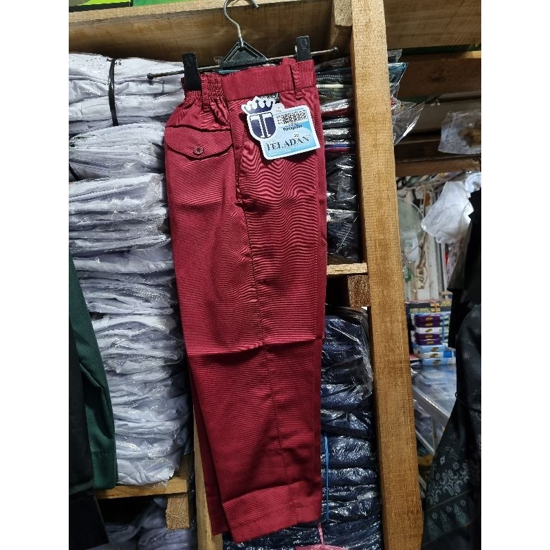 CELANA SEKOLAH MERAH SD MEREK TELADAN