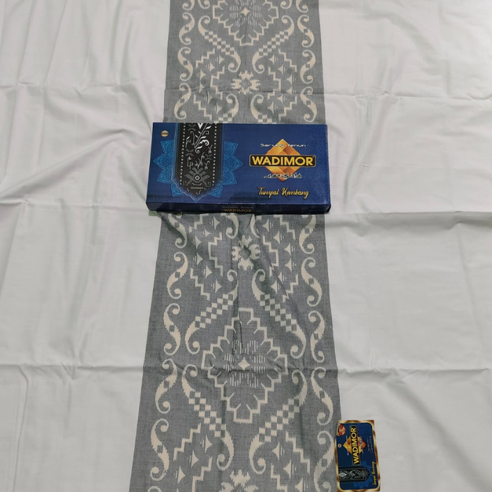 Sarung Putih Polos Wadimor Motif Kembang Bali