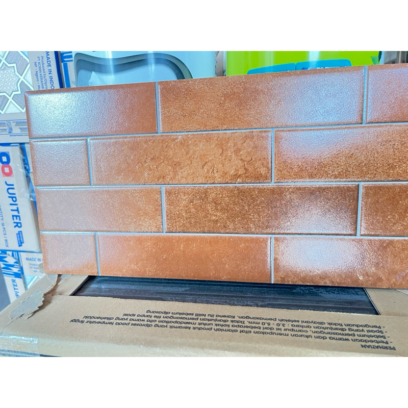 Keramik motif Bata mass 20x40 Nuansa estetik