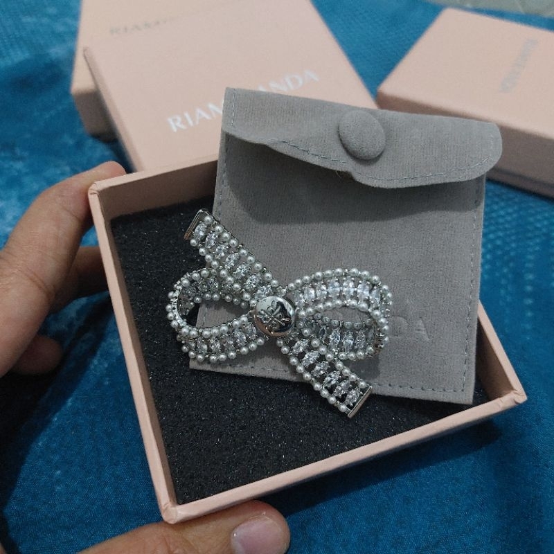 Minerva Brooch Ria Miranda - Silver - New bukan preloved