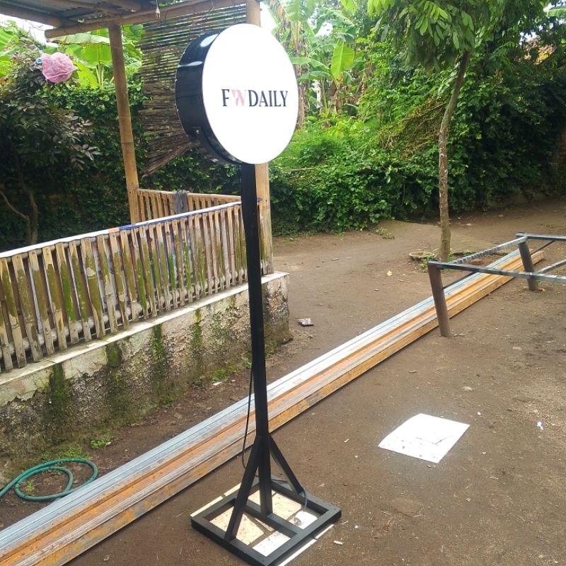 

NEON BOX + TIANG