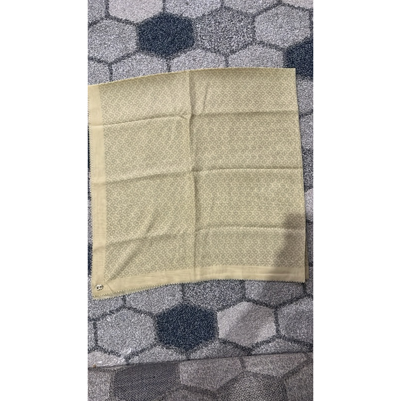 preloved buttonscarves tapis butter