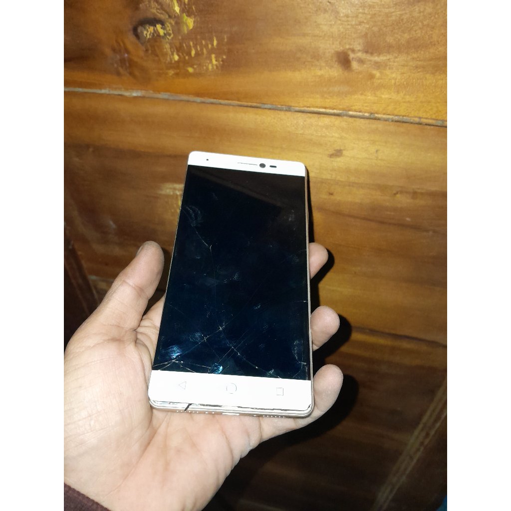 nuu mobile M4X Lite RAM 3GB ROM 32GB  mesin normal lcd tc pecah