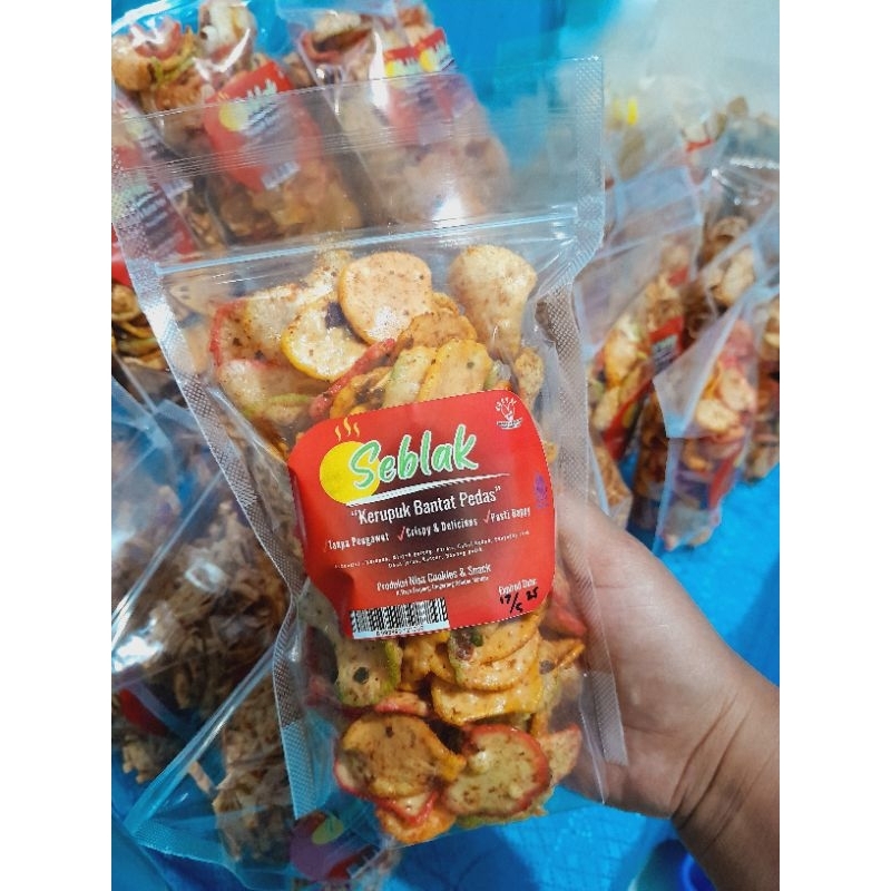 

krupuk seblak pedas daun jeruk
