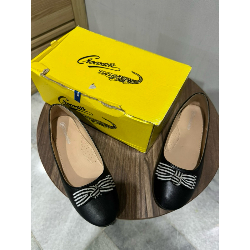 Crocodile sepatu flat anak hitam preloved