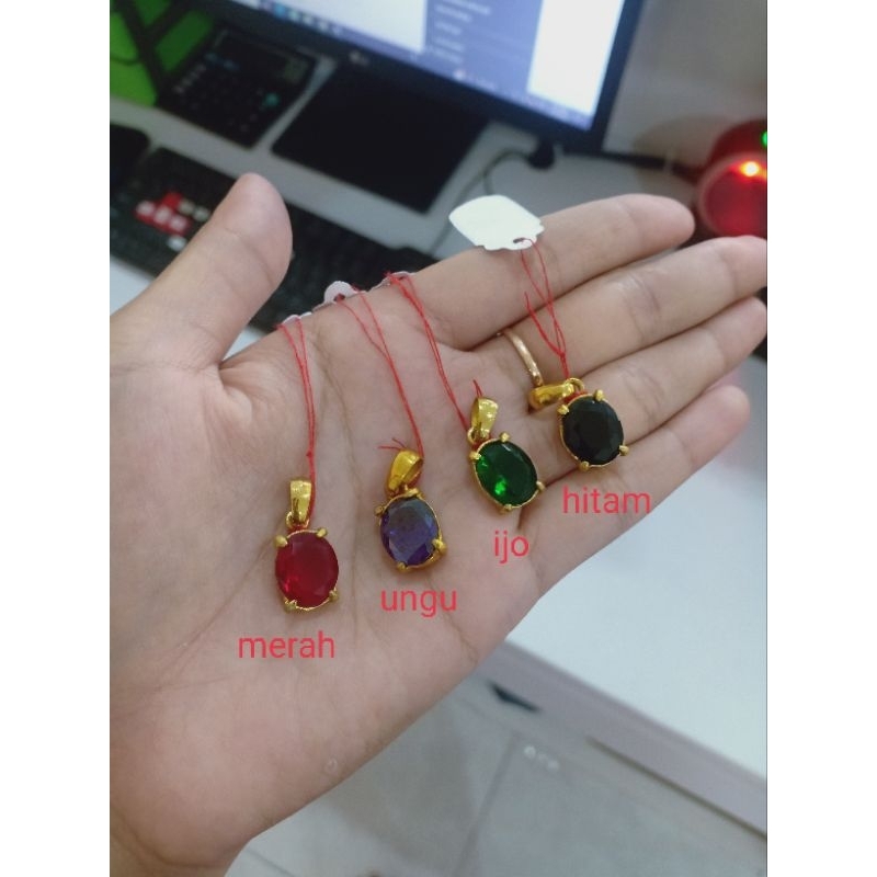 liontin batu titanium pegangan