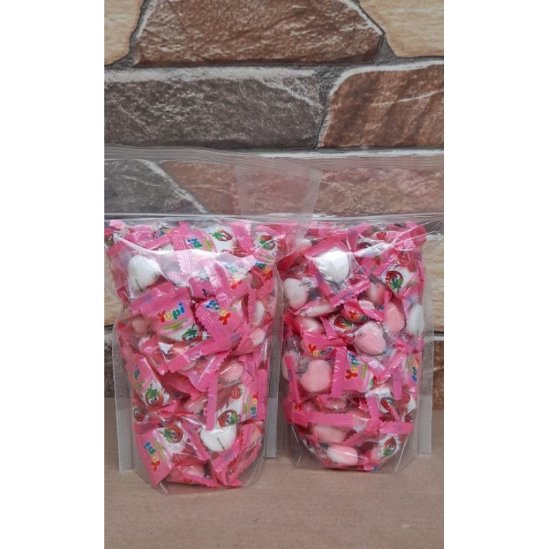

Permen Yupi Strawberry pouch repack