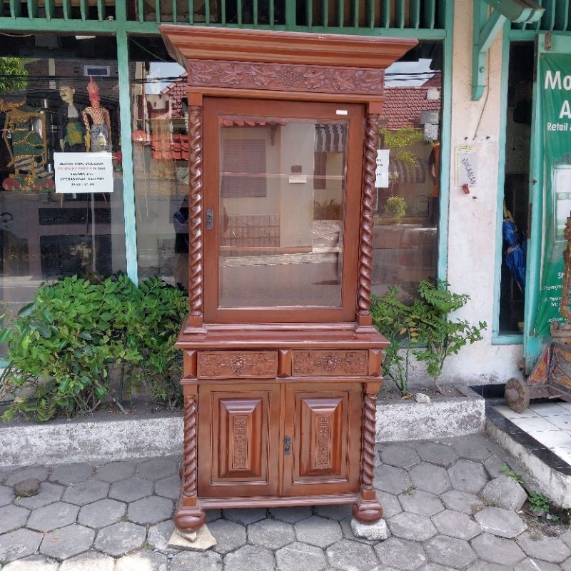 Lemari Kaca Pajangan Van Der Pol Ulir Ukir Kayu Jati Antik