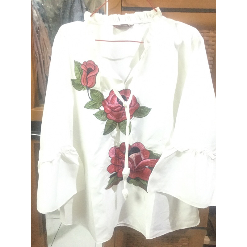 blouse putih motif bunga timbul xxl
