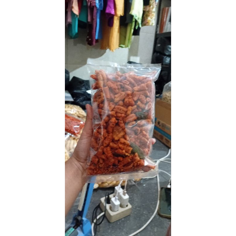 

Kripik usus pedas daun jeruk 250gram