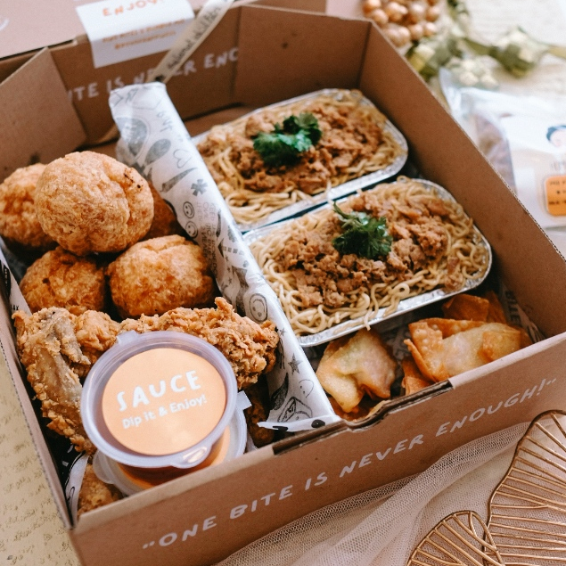 

Family Box IFTAR [READY TO EAT] - Hampers Parcel Lebaran/Idul Fitri/Eid