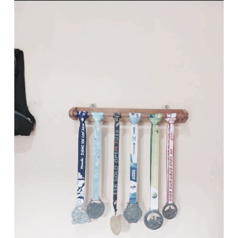 gantungan medali/rak dinding/rak kayu/gantungan baju