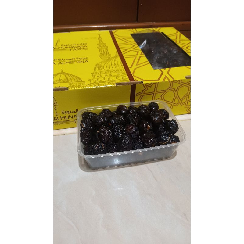 

Kurma Ajwa Organik 1kg Al Munawara Farms