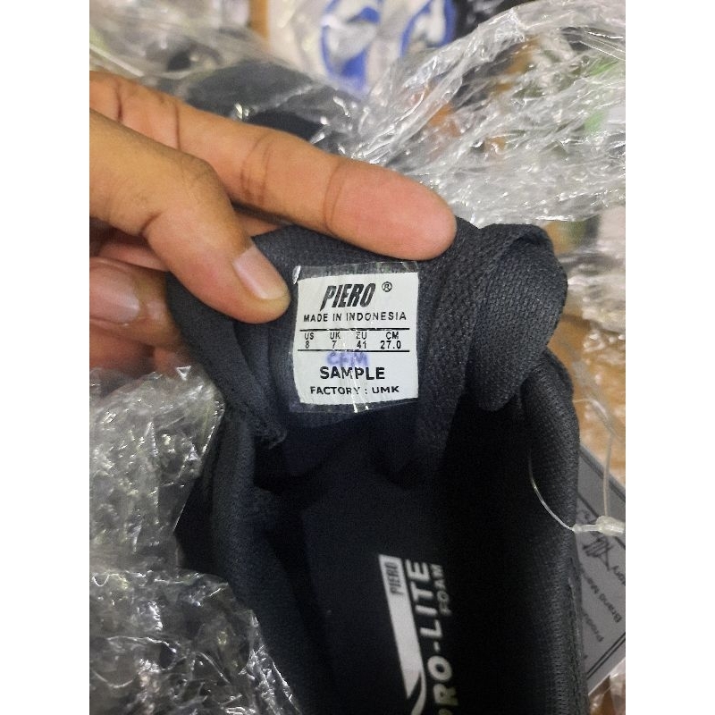 sepatu sneakers PIERO