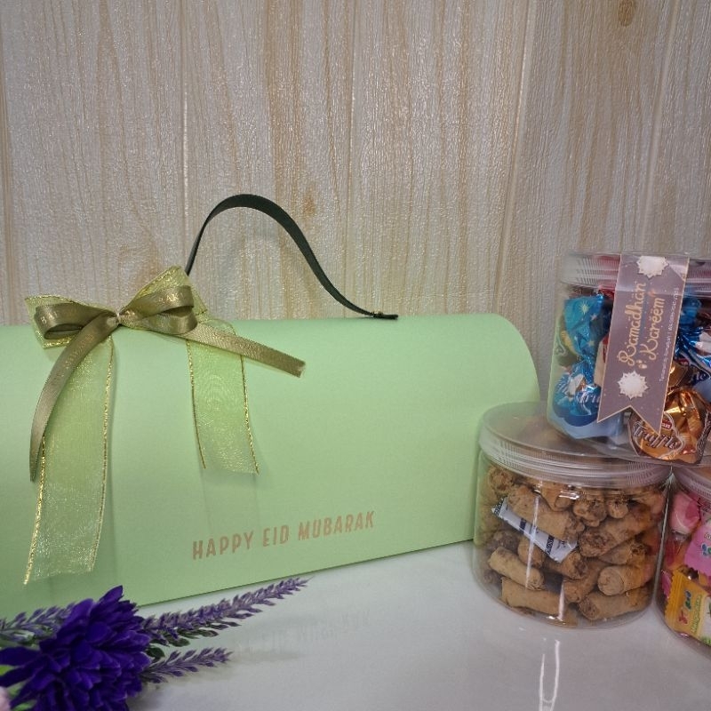 

Balikpapan Hampers Buah Tangan Lebaran Premium Box isi 3 jar 300 ml (bisa custom isian jar)