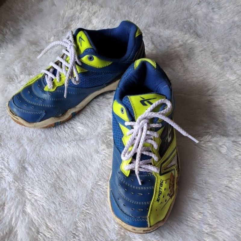 Sepatu olahraga/ sepatu preloved/ pl sepatu olahraga/ sepatu bekas