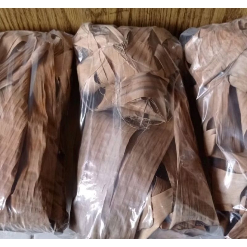 

Daun pisang kering / daun klaras murah di ambil dadakan terlaris