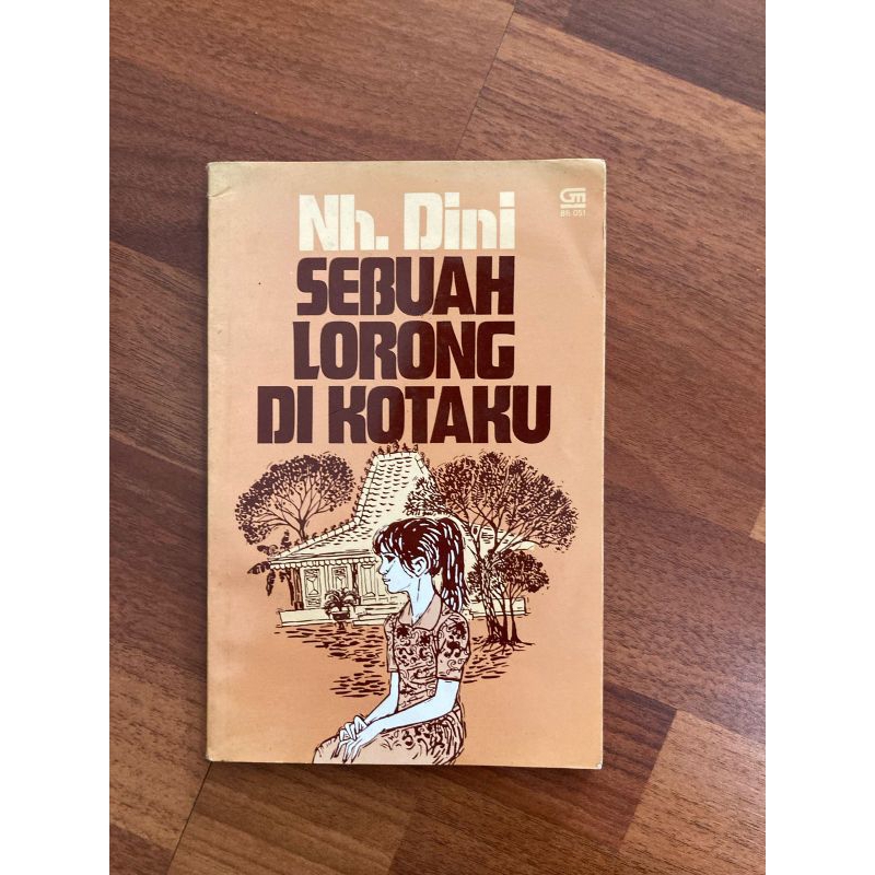 Buku cerita kenangan - SEBUAH LORONG DIKOTAKU oleh Nh.Dini thn 1994