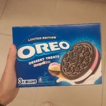

Oreo Limited Edition Dessert treat biskuit NEOPOLITAN ( isi 3 )