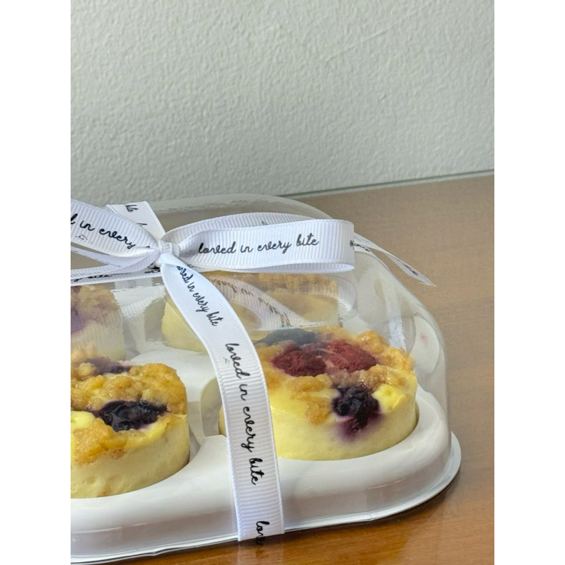 

BOX OF 4 LESS SUGAR MINI CHEESECAKE DIAMETER 5,5 CM - FREE GREETING CARD