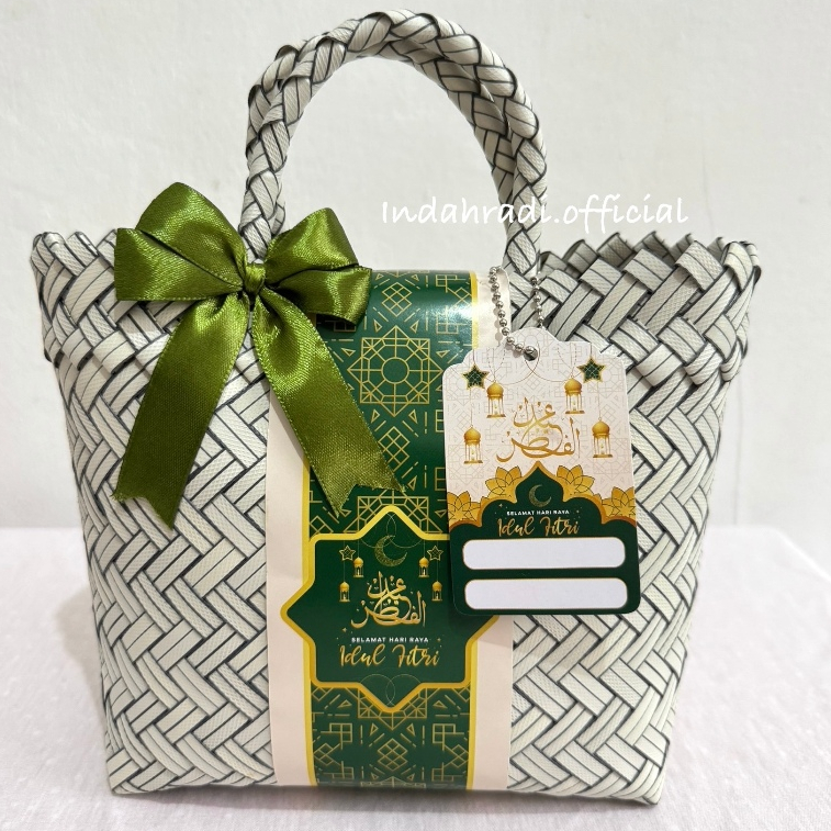 

HAMPERS LEBARAN IDUL FITRI TAS ANYAMAN ISI 2 JAR SNACK 600ML