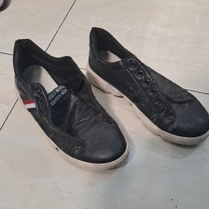 Sepatu Hitam Fashion / Sepatu Pria / Sepatu Bekas Layak Pakai / Sepatu Bekas