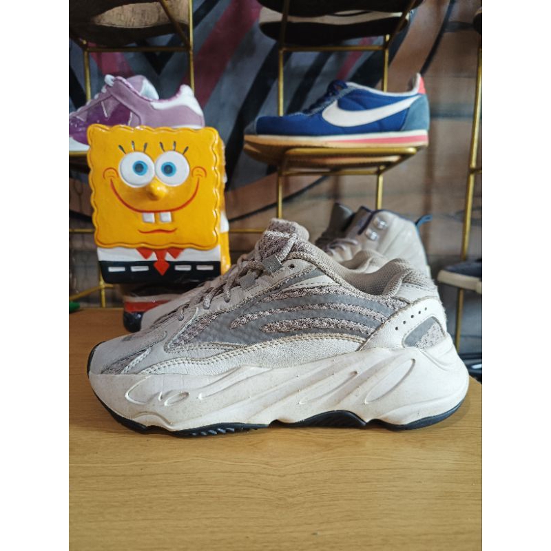 SEPATU ADIDAS YEEZY 700 V2