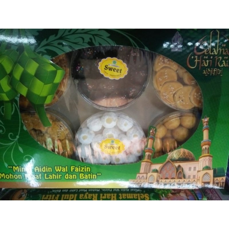 

HAMPERS KUE KERING LEBARAN ( 1 Dus isi 6 dan 3 )