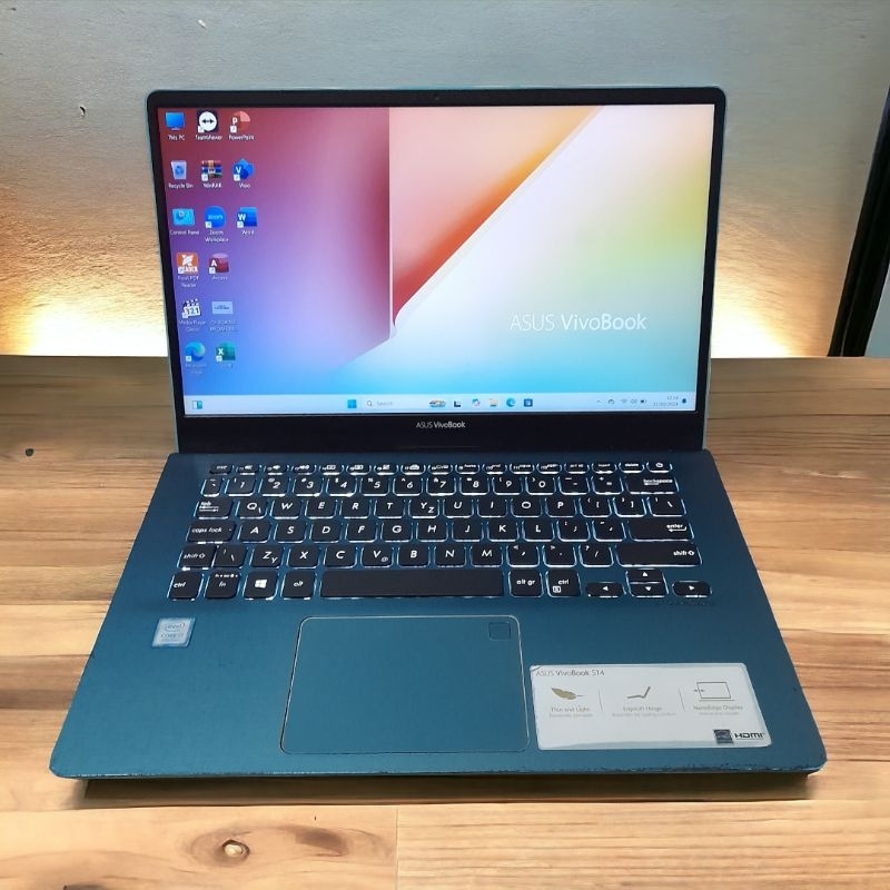 Asus vivobook s14 core i7 gen 8th ram 8 ssd nvme 128  hdd 1tera layar 14 1920x1080 FHD fisik 90% key