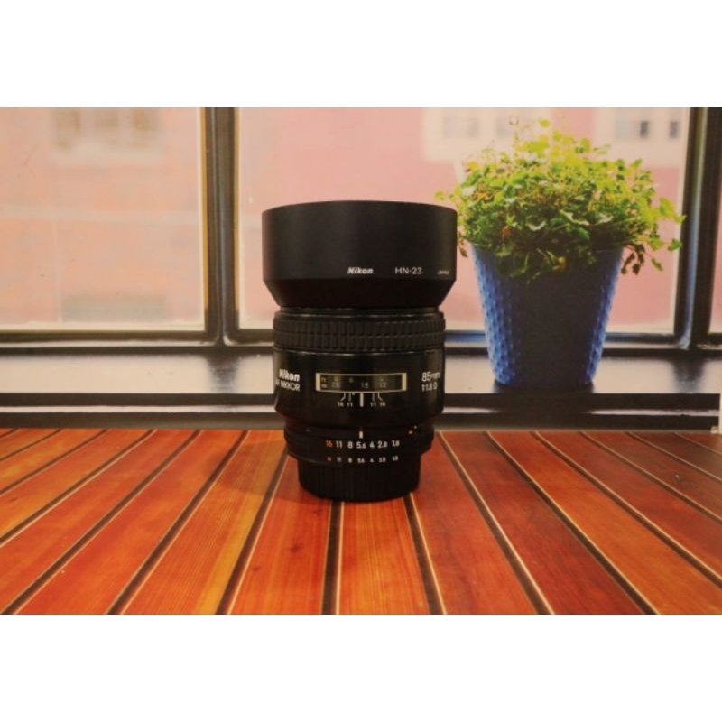 Lensa Nikon(NikkorAFD 85mm F1: 1.8)