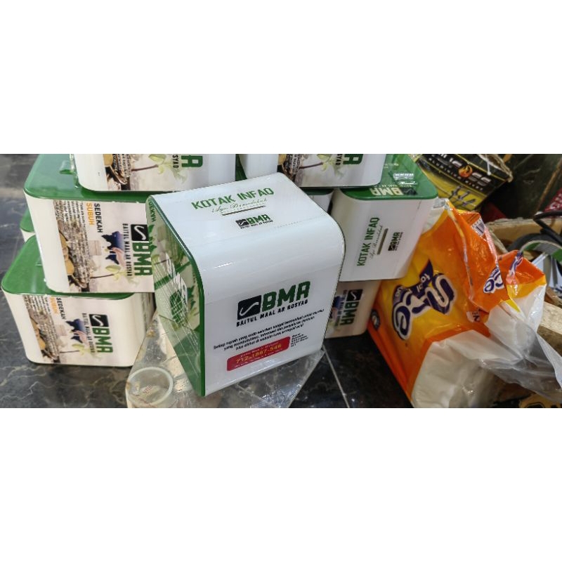 

Kotak amal akrilik custom sablon