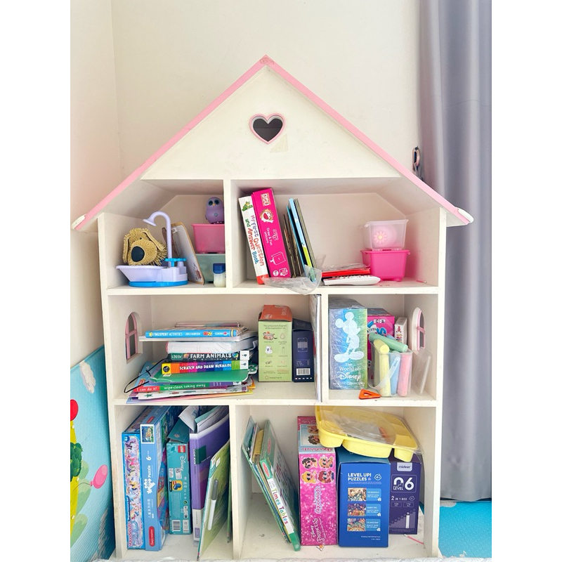 Rak buku kayu bentuk rumah