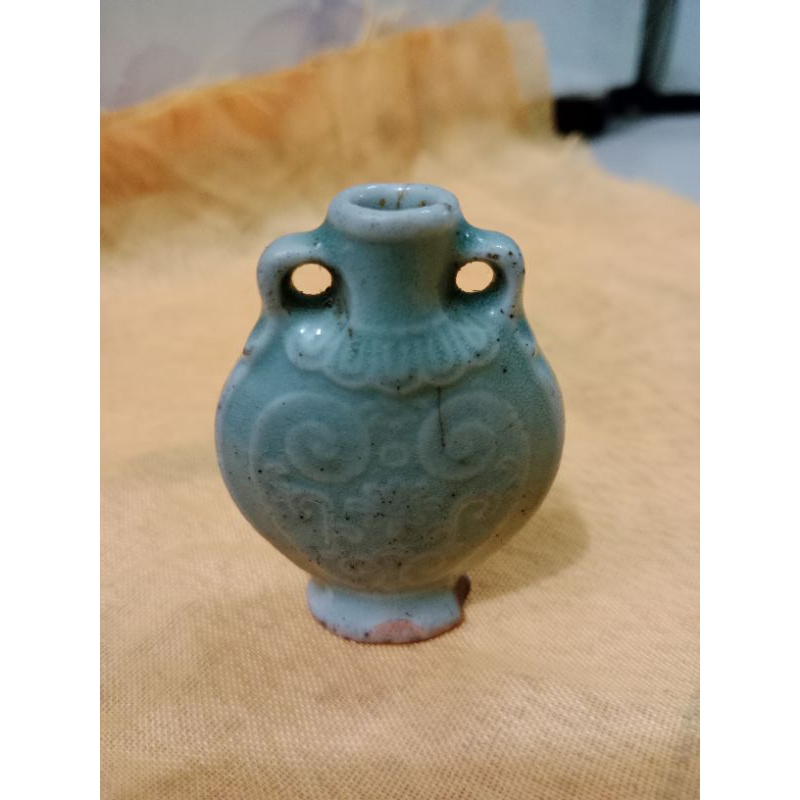 Guci kuno china porselen hijau celadon.Buli buli antik.Penyangg primitif dayak