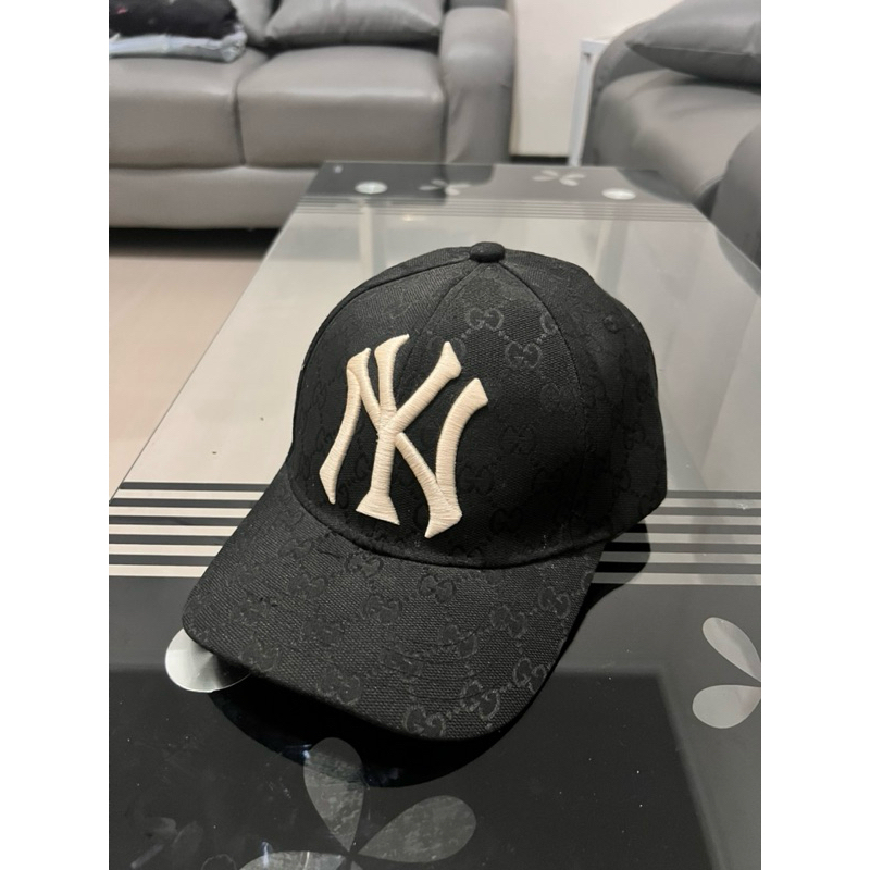 topi gucci second seperti baru