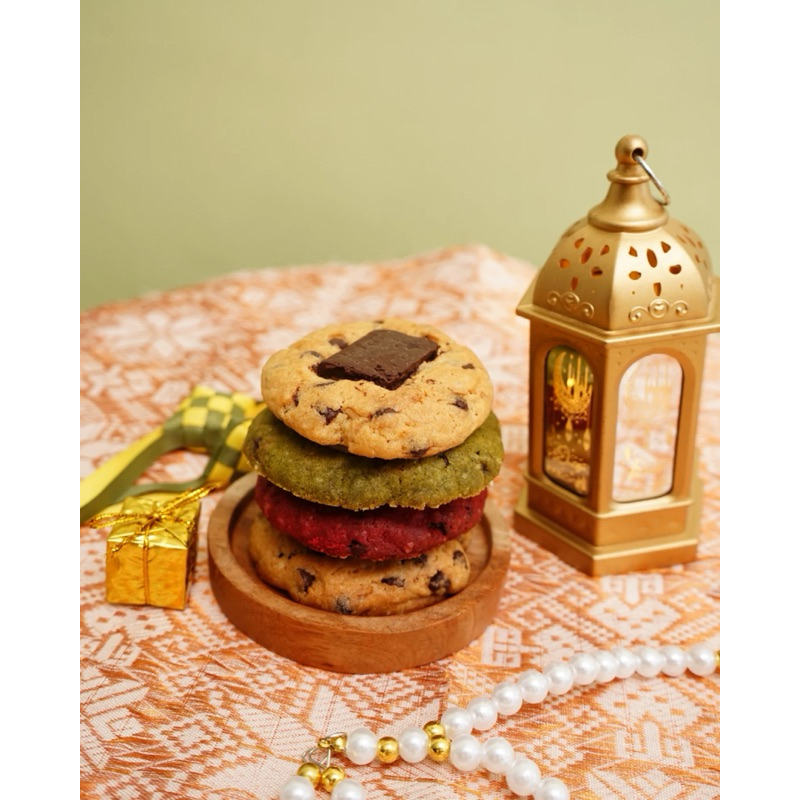 

Promo 7.7 Hampers idul fitri isi 5 cookies lebaran kue soft baked cookies kue kering chocolate red