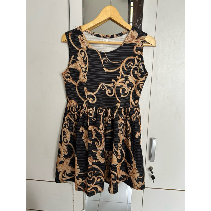 Preloved Dress Hitam Gold
