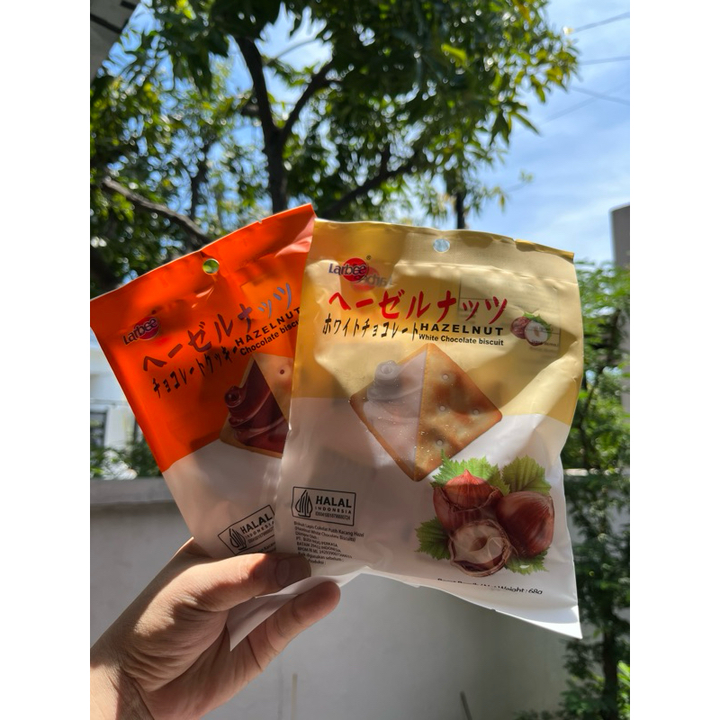 

Larbee Hazelnut Coklat/White Coklat Crackers