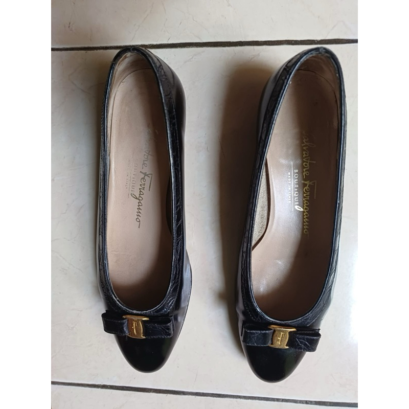 ferragamo flat shoes