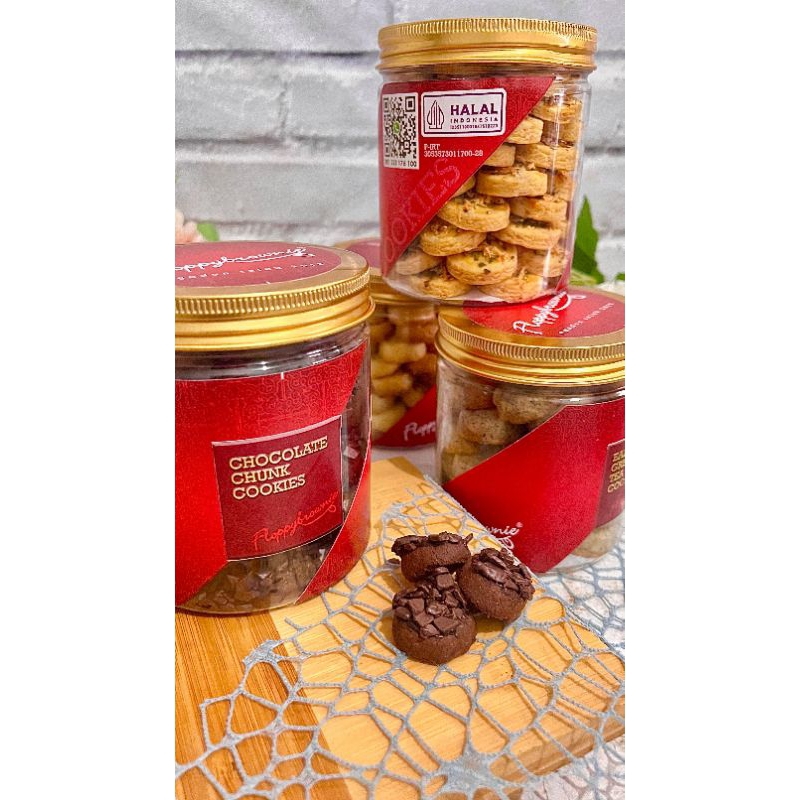 

CHOCOLATE CHUNK COOKIES