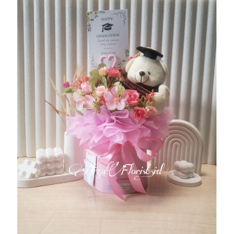 

BLOOM BOX BUKET BONEKA BUNGA WANGI BERBAGAI MACAM ACARA - GRATIS KARTU UCAPAN PREMIUM - BISA DIKIRIM KEMANA AJA