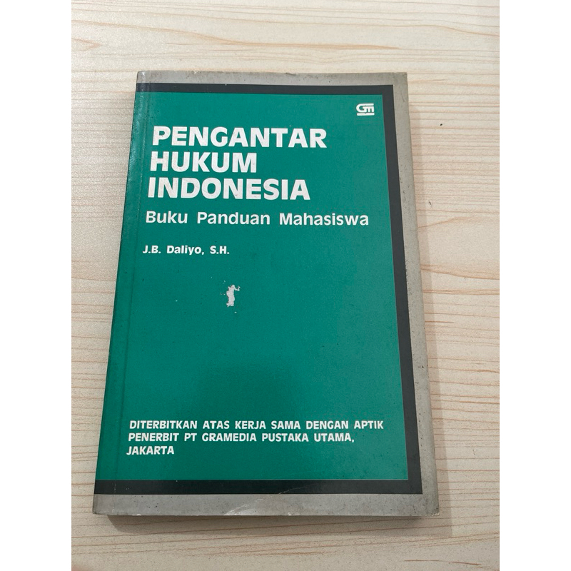 BUKU PANDUAN MAHASISWA PENGANTAR HUKUM INDONESIA OLEH JB DALIYO