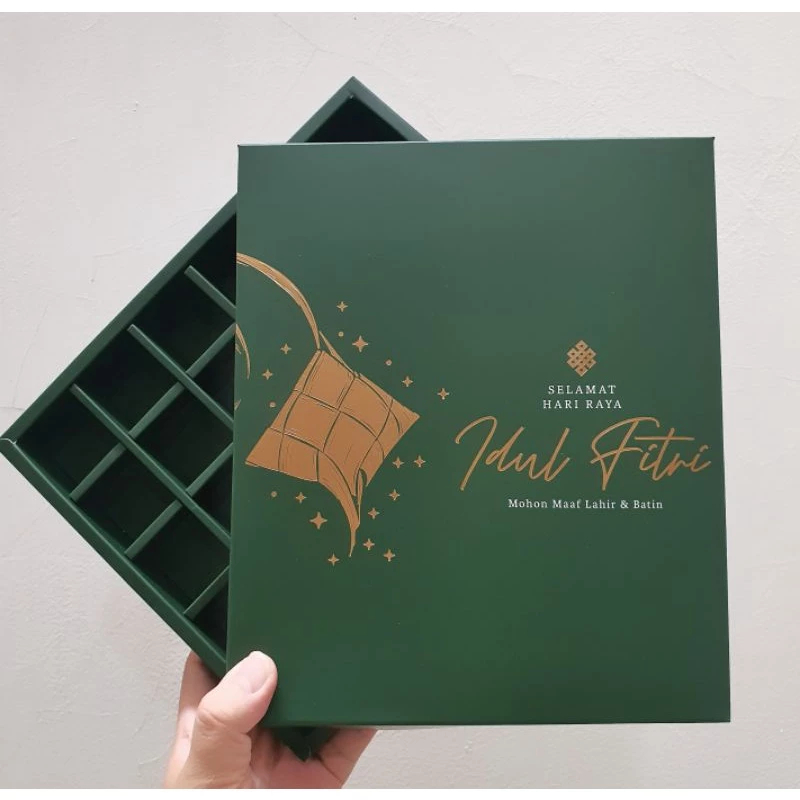 

(5 Pcs) Box Nastar Bulat Idul Fitri Sekat 30 Motif Ketupat Ukuran 21x25x3 cm Free Tag Lebaran