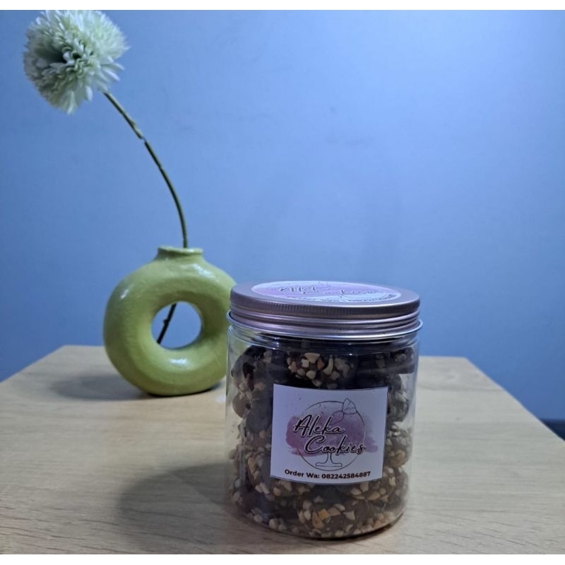 

Kue Cokelat Kacang Nutela