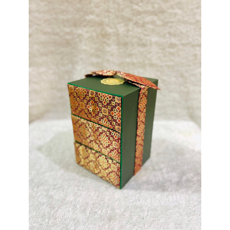 

Laci 3 Tenteng / box lebaran / hampers lebaran / parcel lebaran / idul fitri / eid mubarak