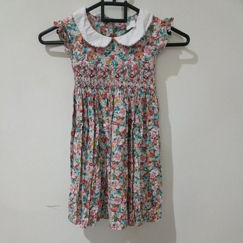 Preloved Dress Smocked anak perempuan Flowers 3years almost new